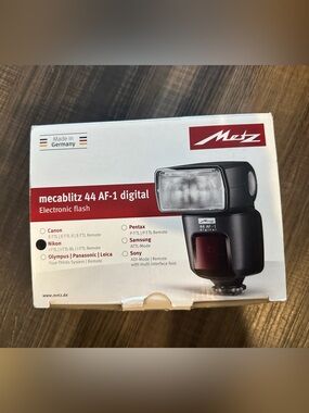 Metz Mecablitz 44 AF-1 Digital Flash for Nikon – Original Box & Manual